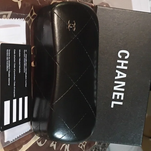 CHANEL Rose-Tinted Sunglasses with Pearl Accent All Inclusive - Picture 4 of 15